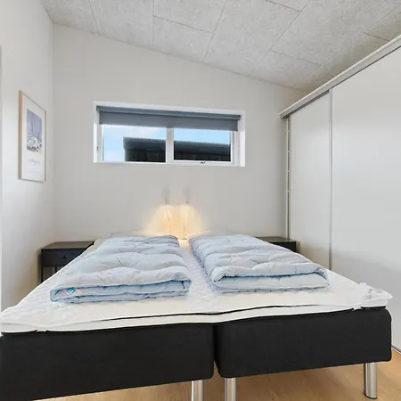 Ferienhaus Newly Built Luxury Home, Sensommervej 4 *