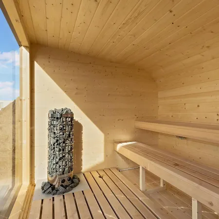 Ferienhaus Newly Built Luxury Home, Sensommervej 4 *